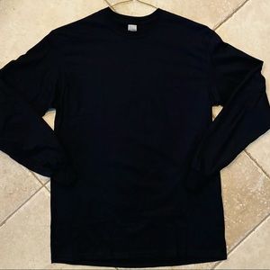 Gildan medium long sleeve shirt.